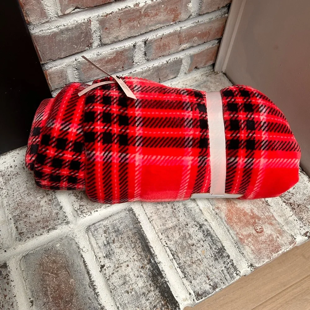 VICTORIA'S SECRET Red/Pink Plaid COZY Sherpa Throw Blanket